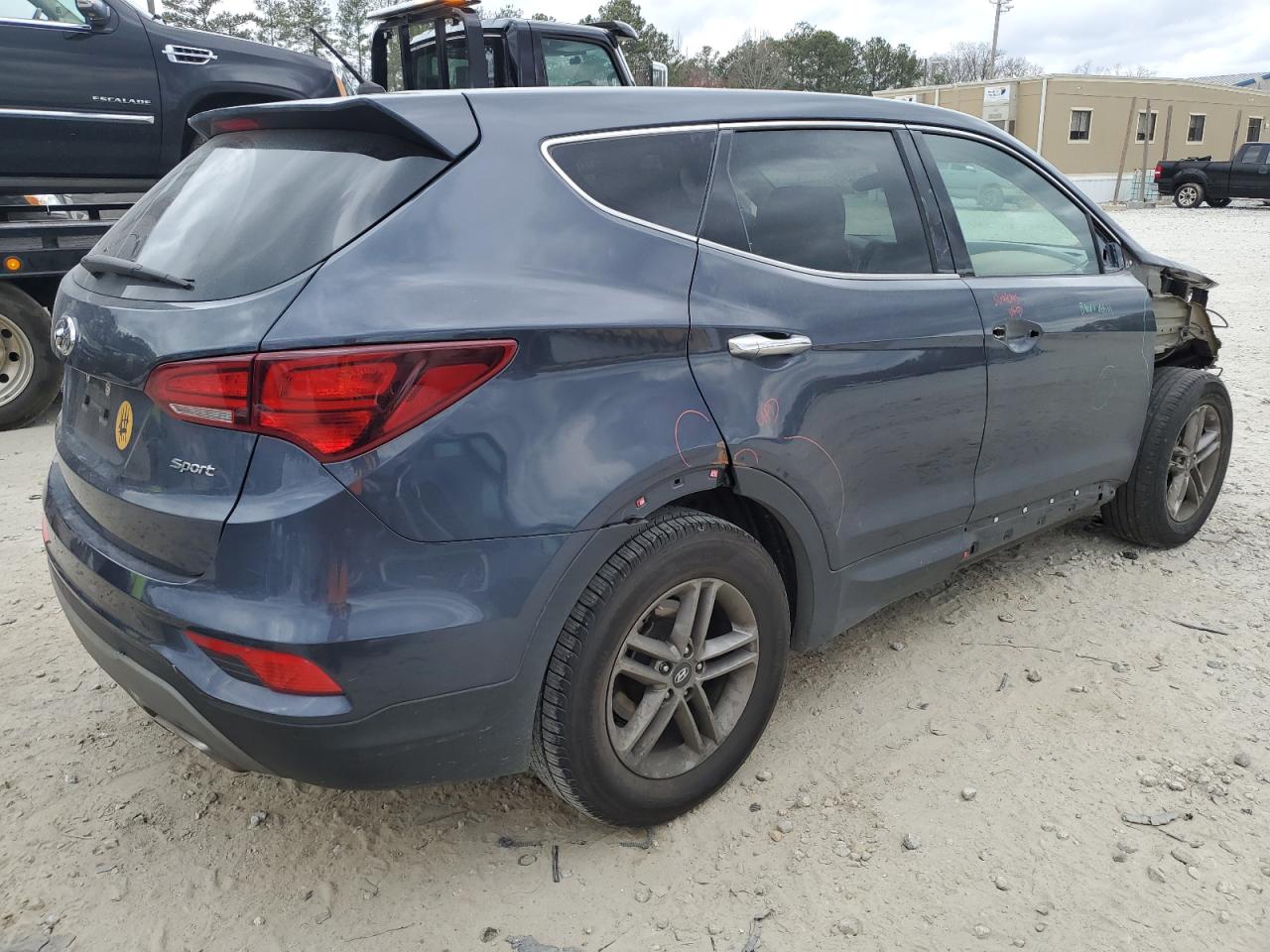 Photo 2 VIN: 5NMZT3LB9JH086360 - HYUNDAI SANTA FE 