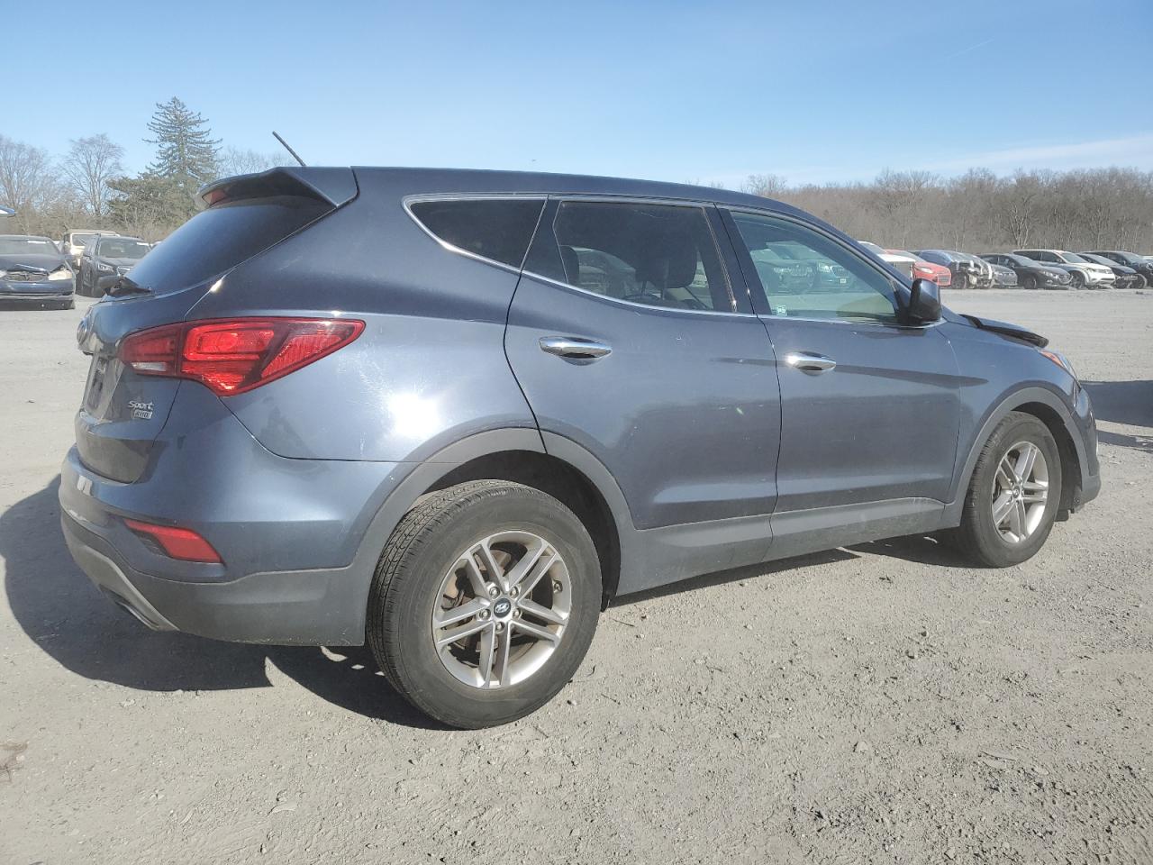 Photo 2 VIN: 5NMZTDLB8JH107415 - HYUNDAI SANTA FE 