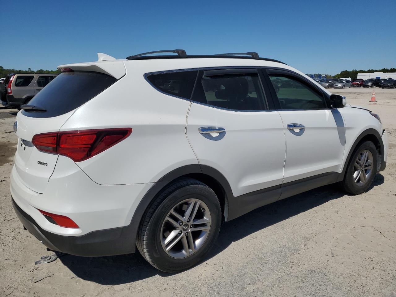 Photo 2 VIN: 5NMZU3LB6JH056052 - HYUNDAI SANTA FE 