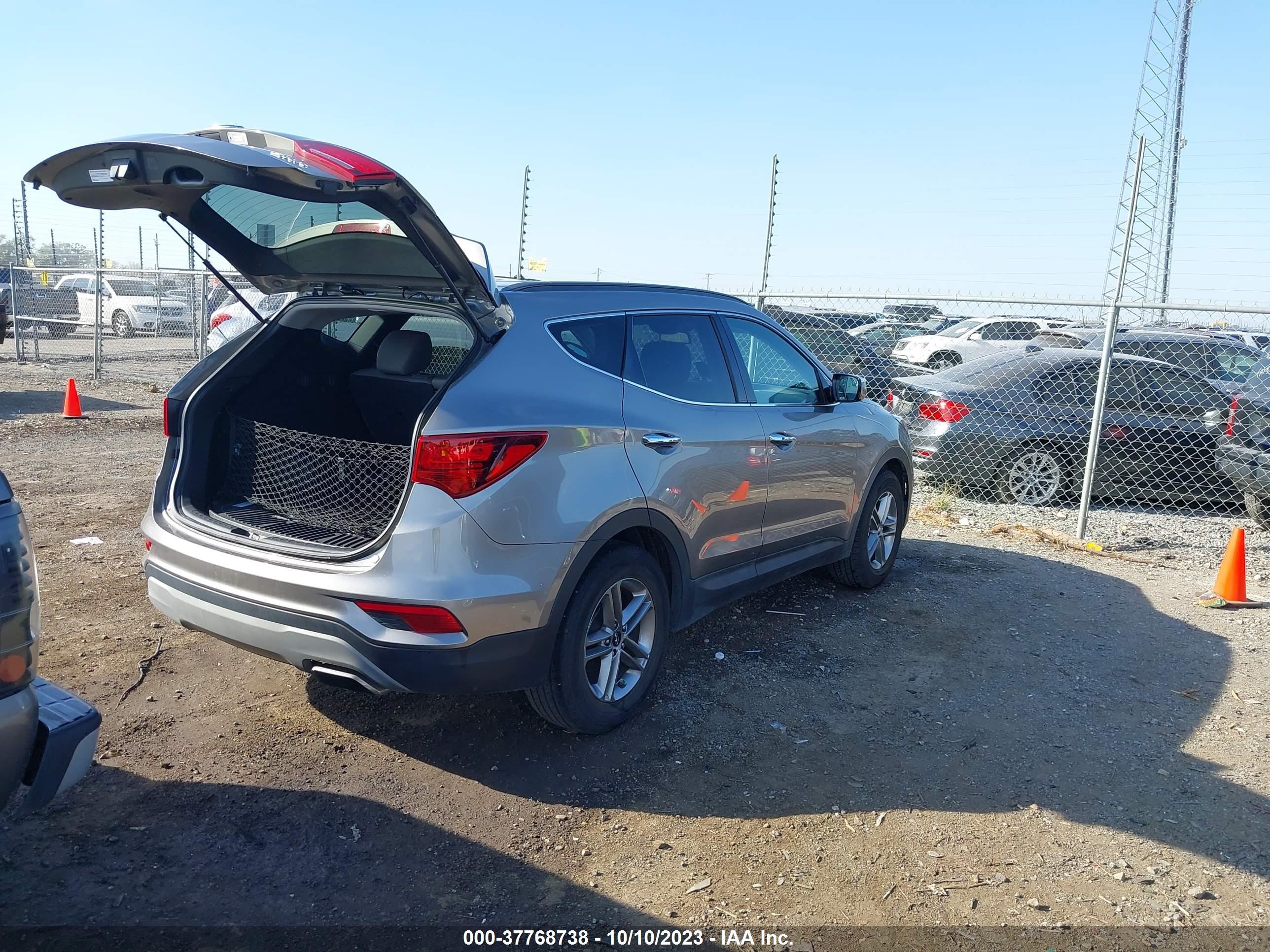 Photo 3 VIN: 5NMZU3LB8JH107843 - HYUNDAI SANTA FE 