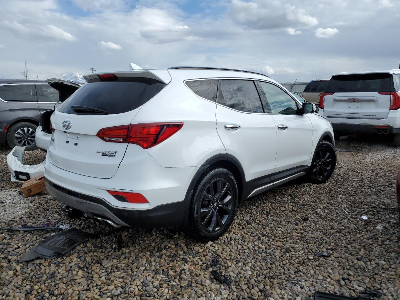 Photo 2 VIN: 5NMZWDLA9JH105168 - HYUNDAI SANTA FE 