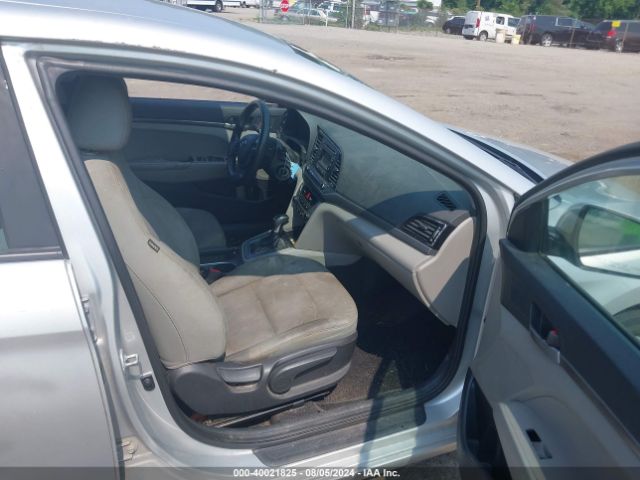 Photo 4 VIN: 5NPD74LF0HH069113 - HYUNDAI ELANTRA 