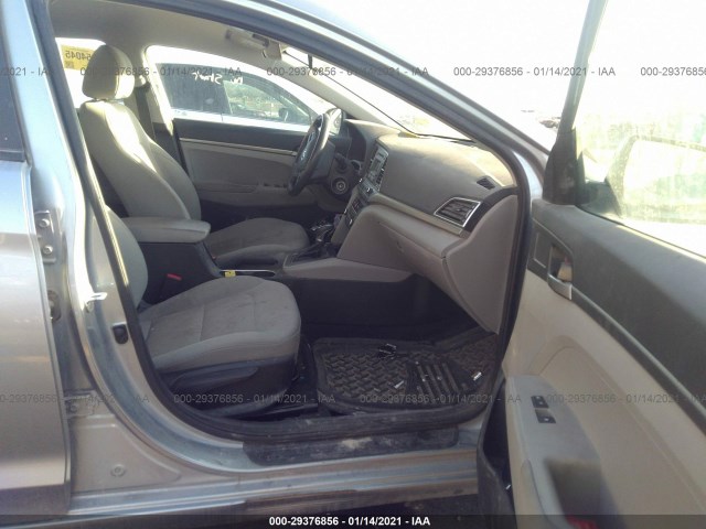 Photo 4 VIN: 5NPD74LF0HH082525 - HYUNDAI ELANTRA 