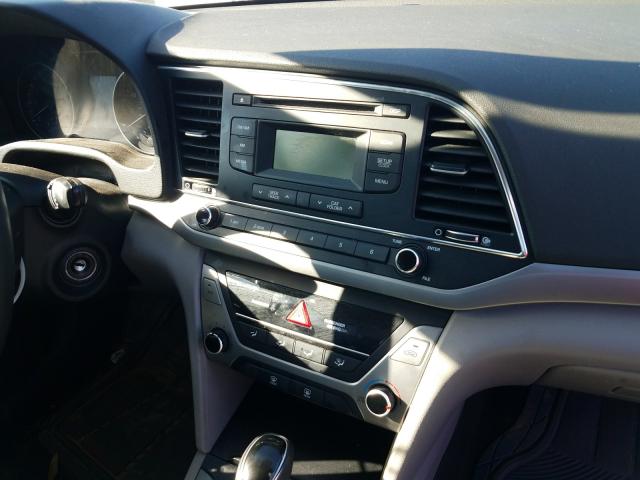 Photo 8 VIN: 5NPD74LF0HH165520 - HYUNDAI ELANTRA SE 