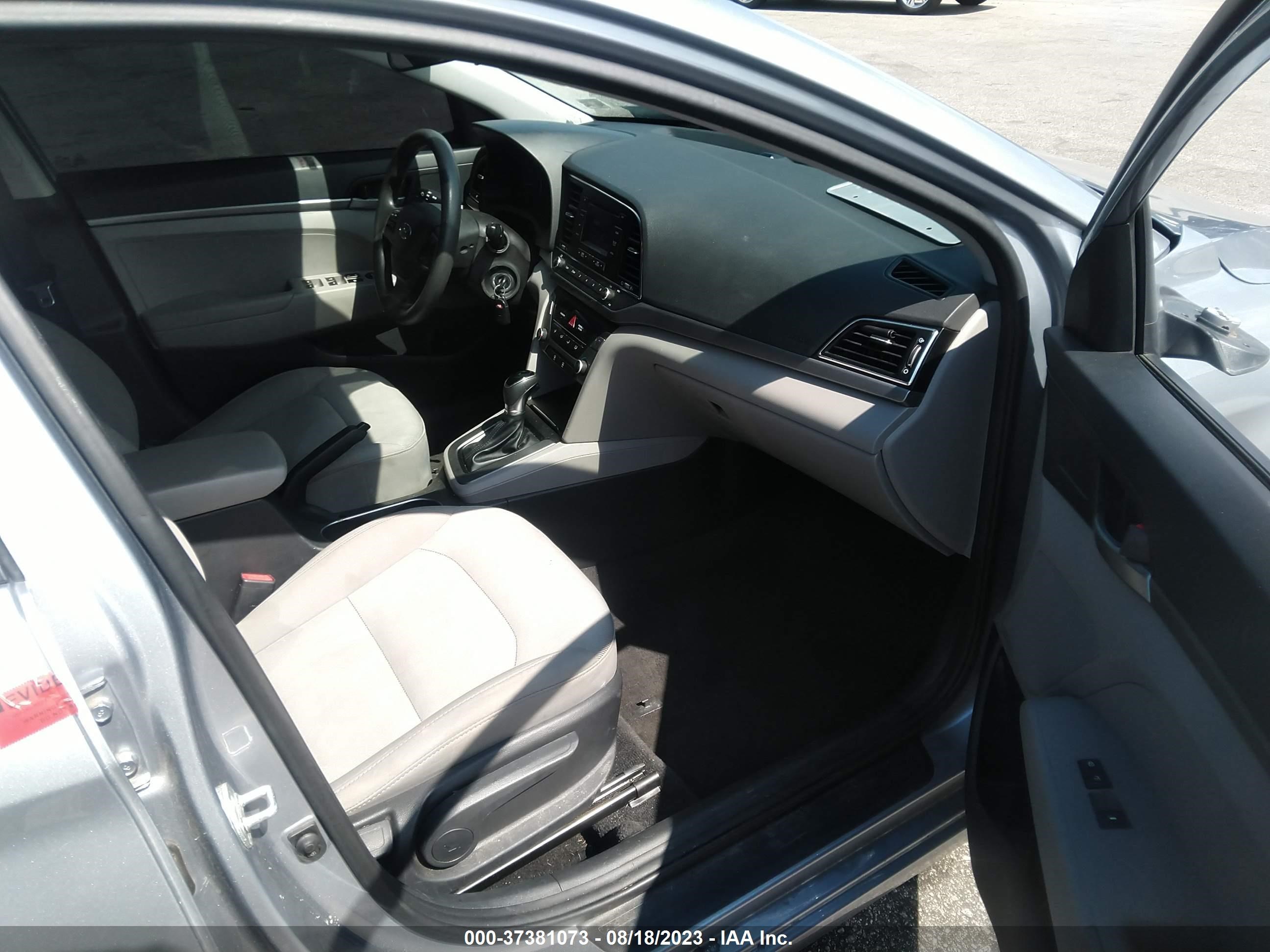 Photo 4 VIN: 5NPD74LF0HH170247 - HYUNDAI ELANTRA 