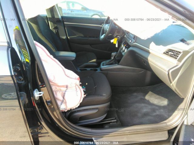 Photo 4 VIN: 5NPD74LF0KH461791 - HYUNDAI ELANTRA 