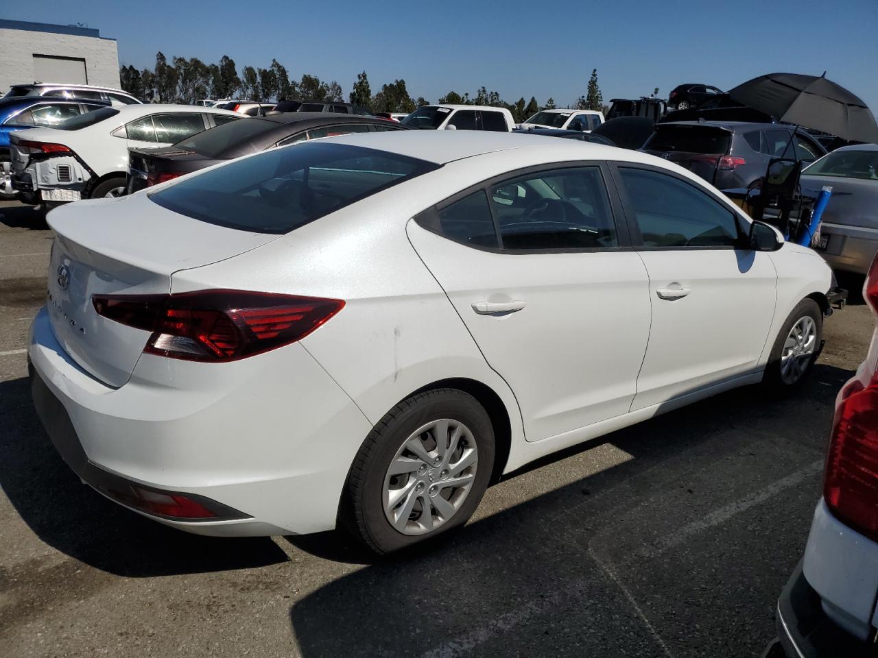 Photo 2 VIN: 5NPD74LF0KH495715 - HYUNDAI ELANTRA 