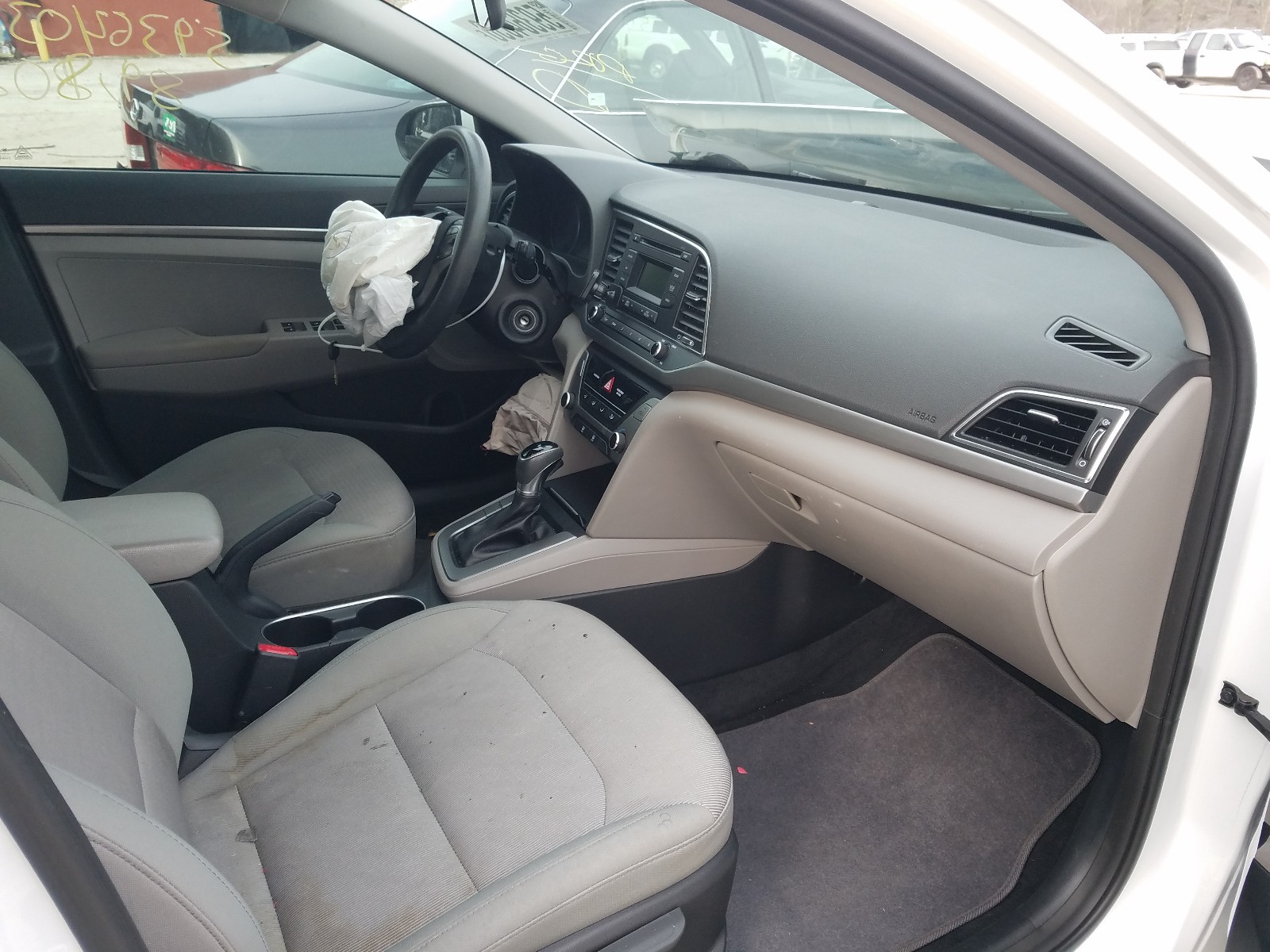 Photo 4 VIN: 5NPD74LF1HH062784 - HYUNDAI ELANTRA SE 