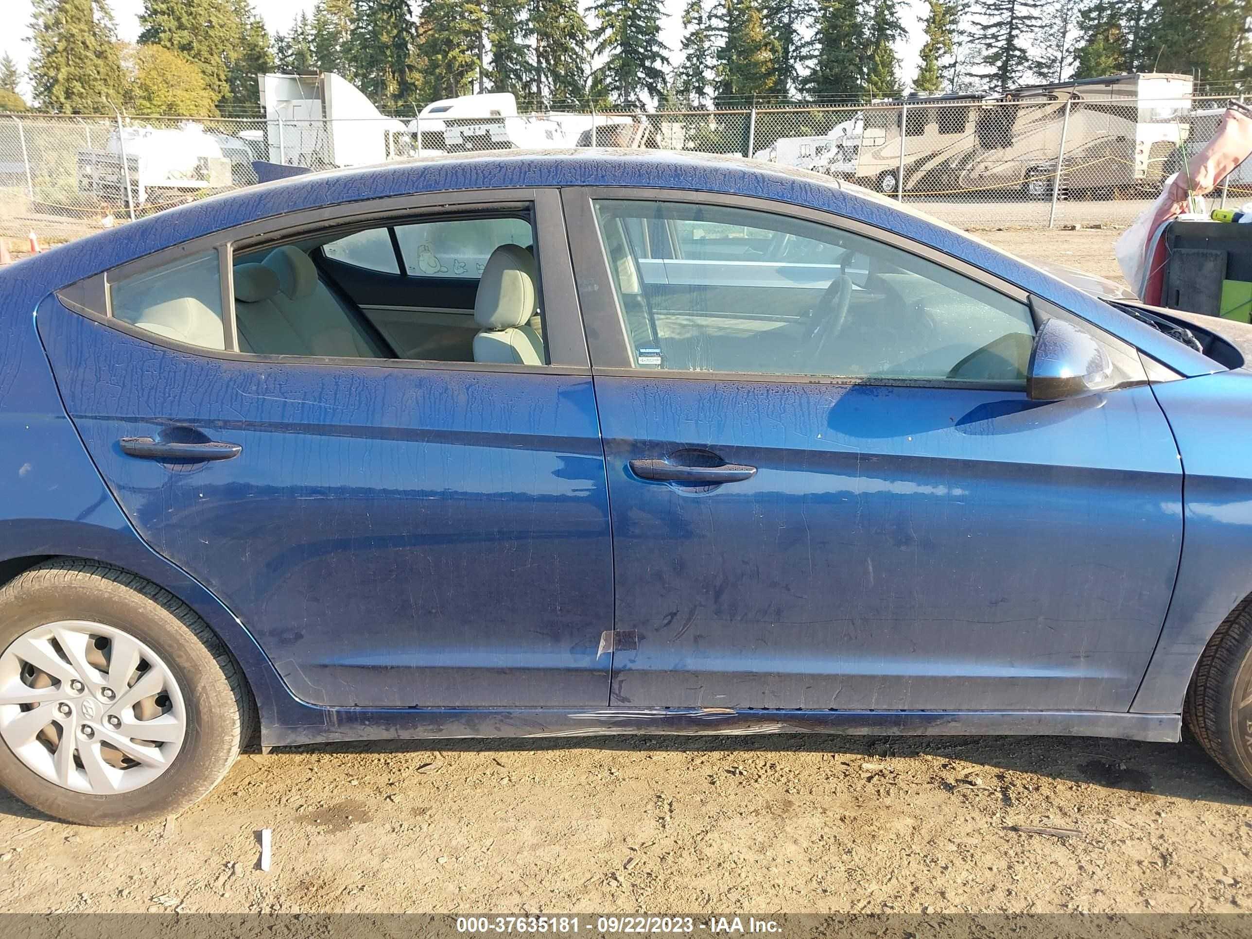 Photo 11 VIN: 5NPD74LF1HH070318 - HYUNDAI ELANTRA 