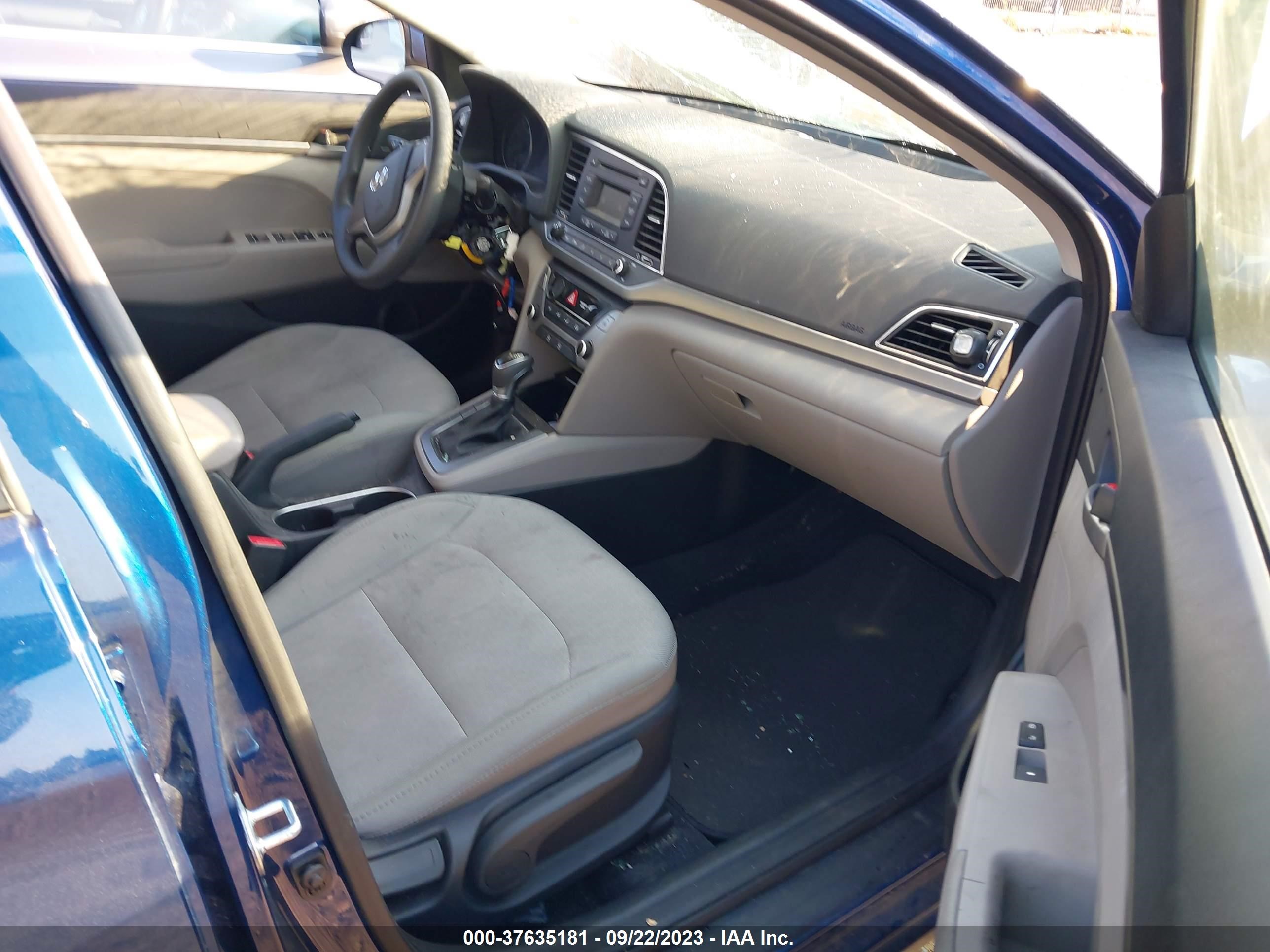 Photo 4 VIN: 5NPD74LF1HH070318 - HYUNDAI ELANTRA 