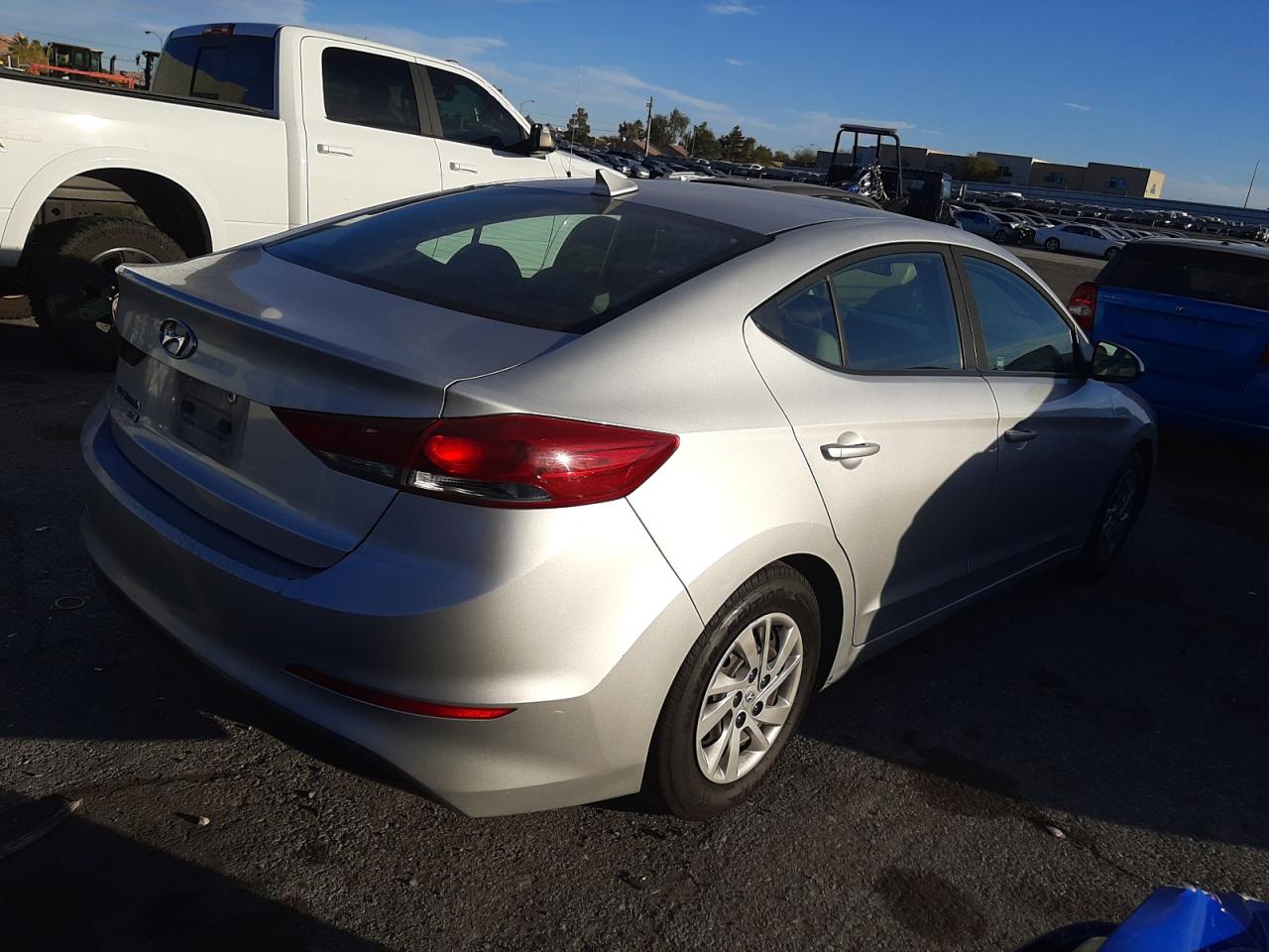 Photo 2 VIN: 5NPD74LF1HH092786 - HYUNDAI ELANTRA 