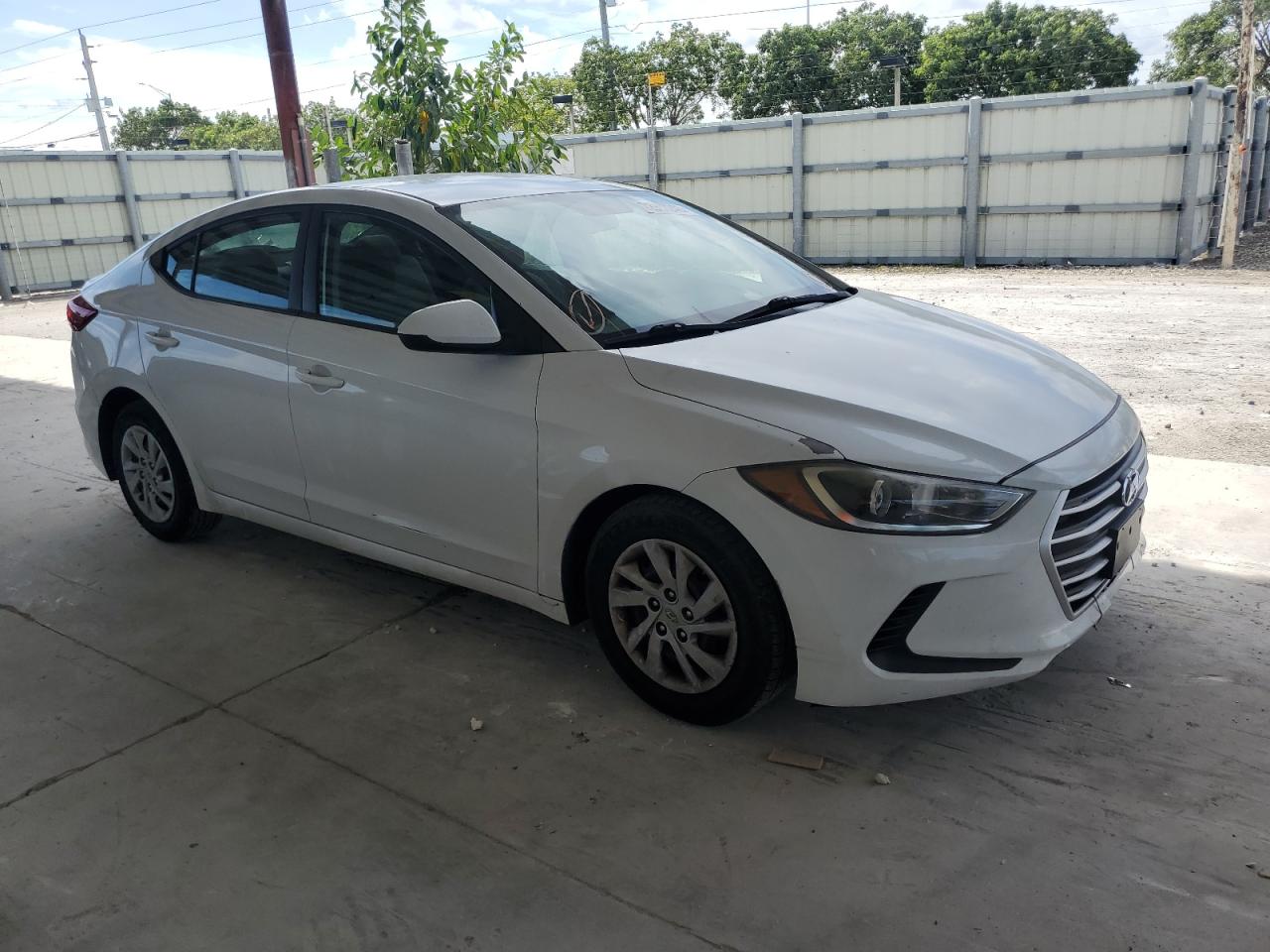 Photo 3 VIN: 5NPD74LF1HH139184 - HYUNDAI ELANTRA 