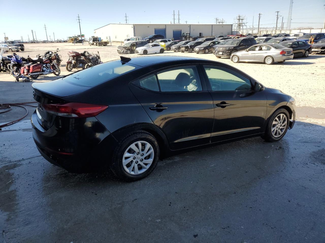 Photo 2 VIN: 5NPD74LF1HH148791 - HYUNDAI ELANTRA 