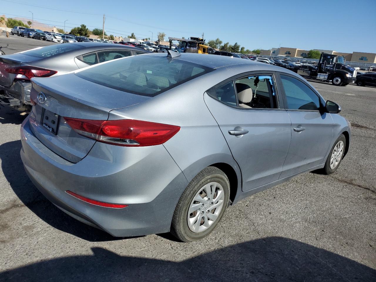 Photo 16 VIN: 5NPD74LF1HH158012 - HYUNDAI ELANTRA 