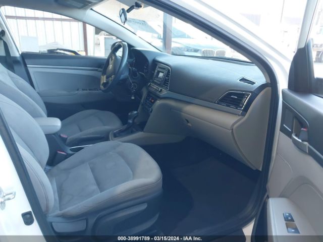 Photo 4 VIN: 5NPD74LF1HH185694 - HYUNDAI ELANTRA 