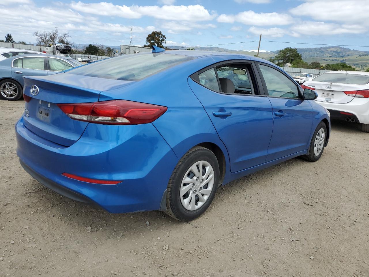 Photo 2 VIN: 5NPD74LF1HH193066 - HYUNDAI ELANTRA 