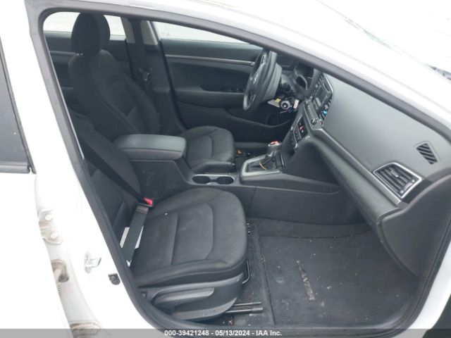 Photo 4 VIN: 5NPD74LF1JH242689 - HYUNDAI ELANTRA 