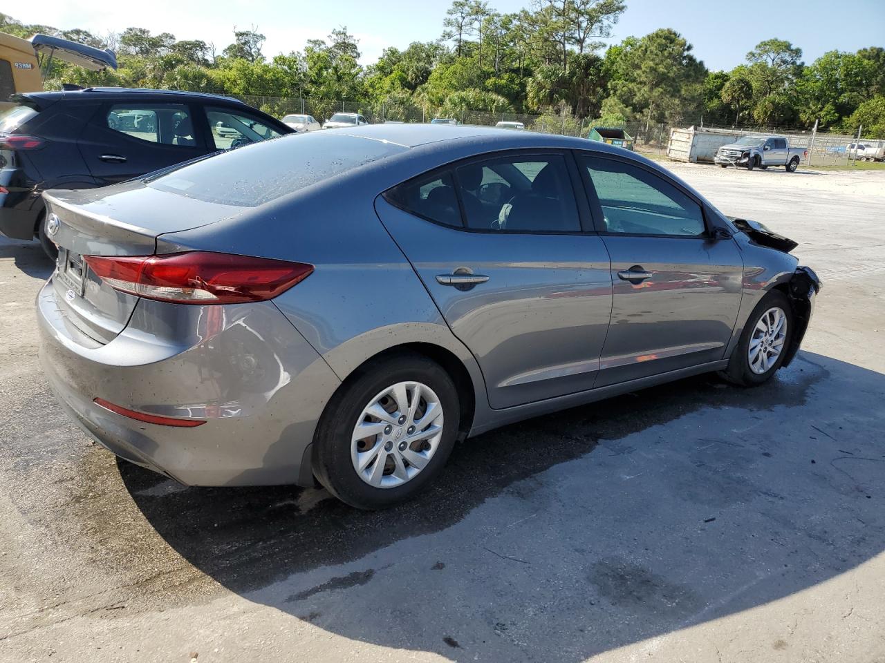 Photo 2 VIN: 5NPD74LF1JH325538 - HYUNDAI ELANTRA 