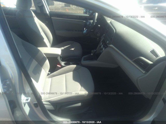 Photo 4 VIN: 5NPD74LF1KH455966 - HYUNDAI ELANTRA 