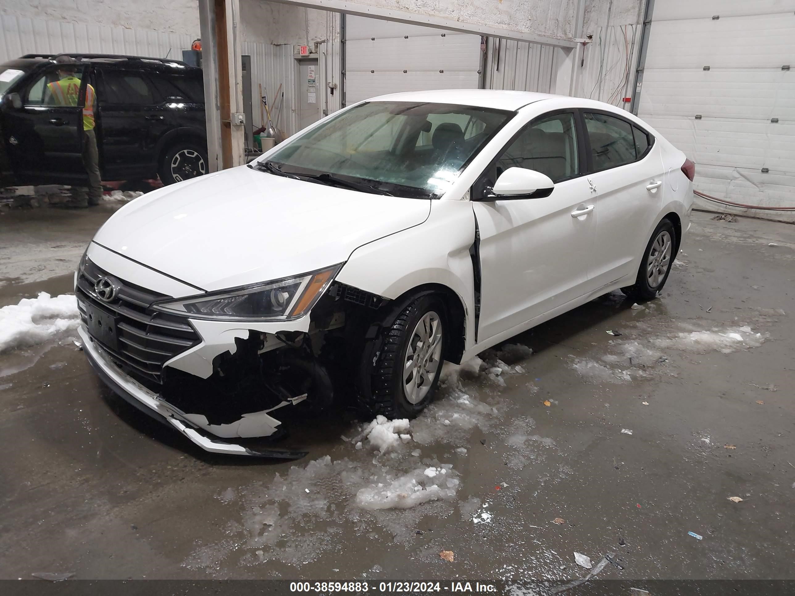 Photo 1 VIN: 5NPD74LF1KH471228 - HYUNDAI ELANTRA 