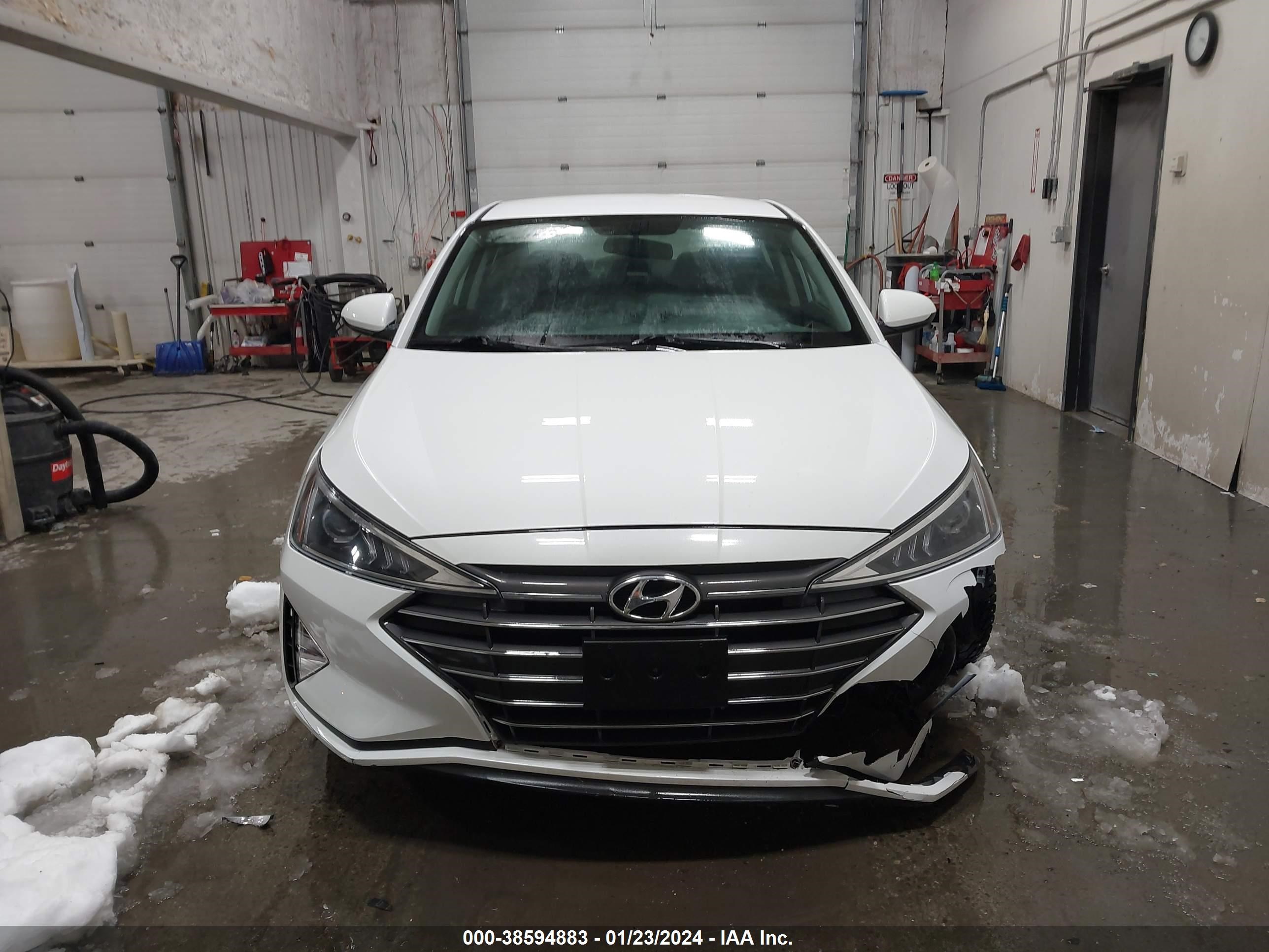 Photo 11 VIN: 5NPD74LF1KH471228 - HYUNDAI ELANTRA 