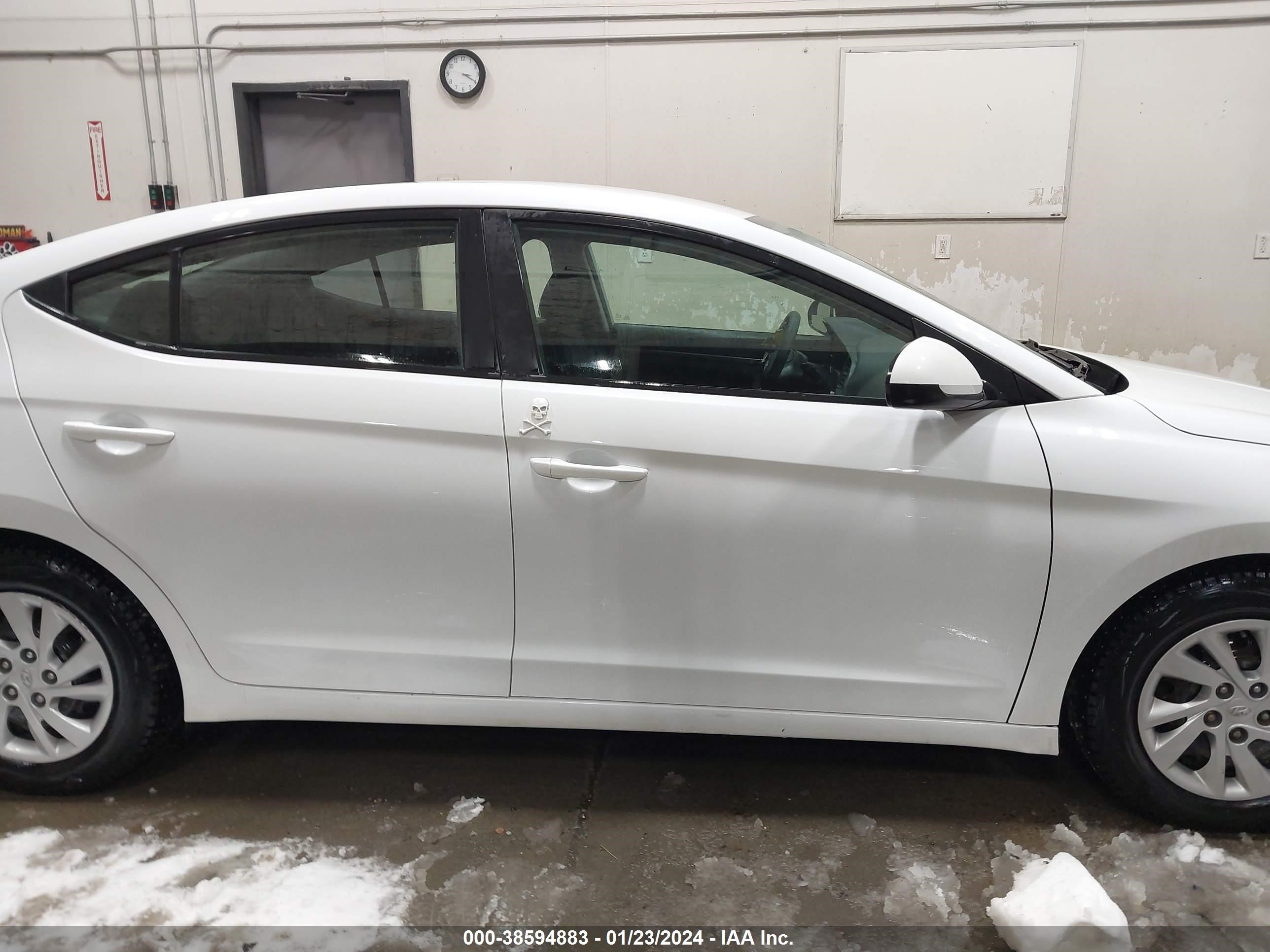 Photo 12 VIN: 5NPD74LF1KH471228 - HYUNDAI ELANTRA 