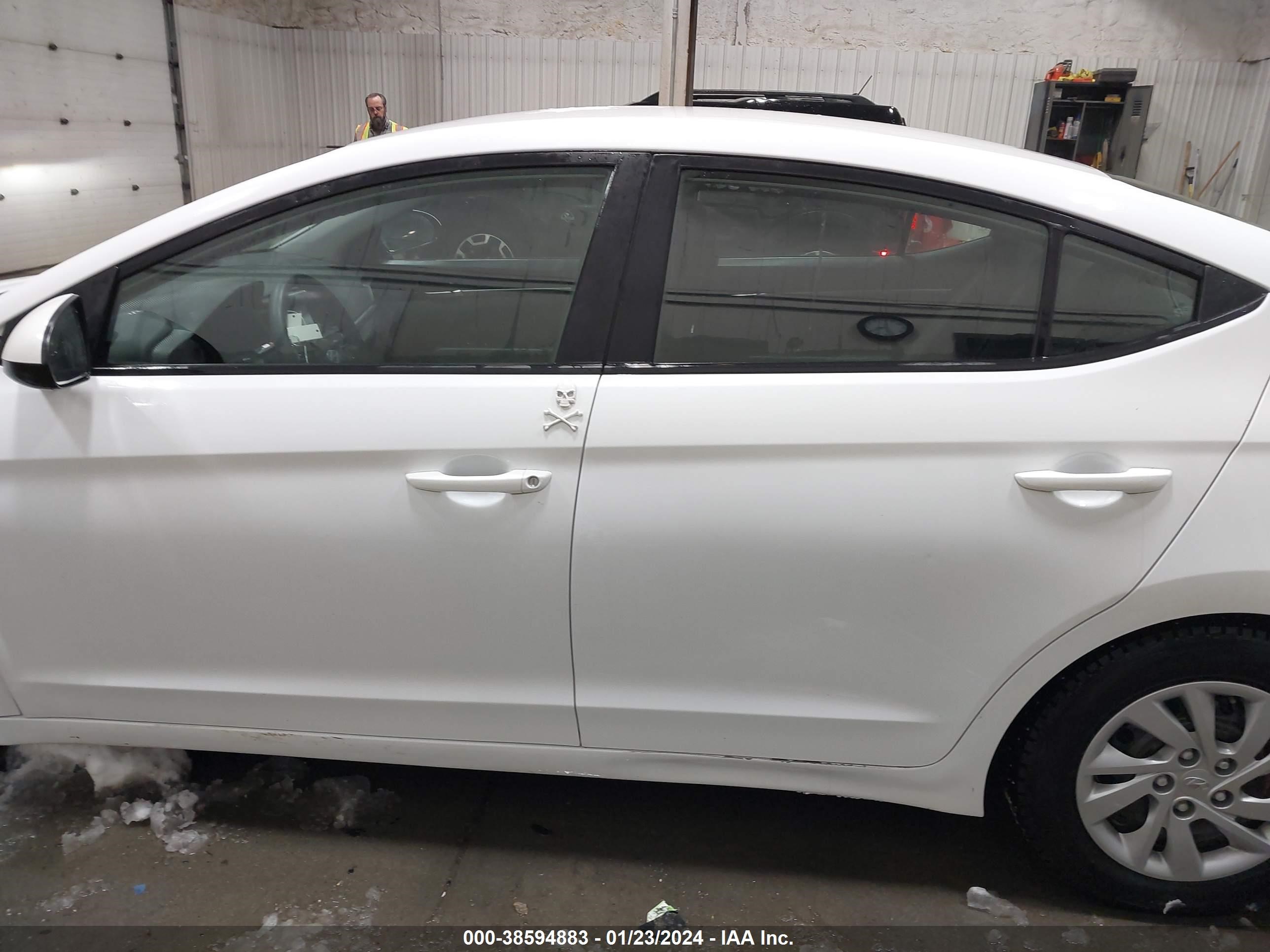 Photo 13 VIN: 5NPD74LF1KH471228 - HYUNDAI ELANTRA 