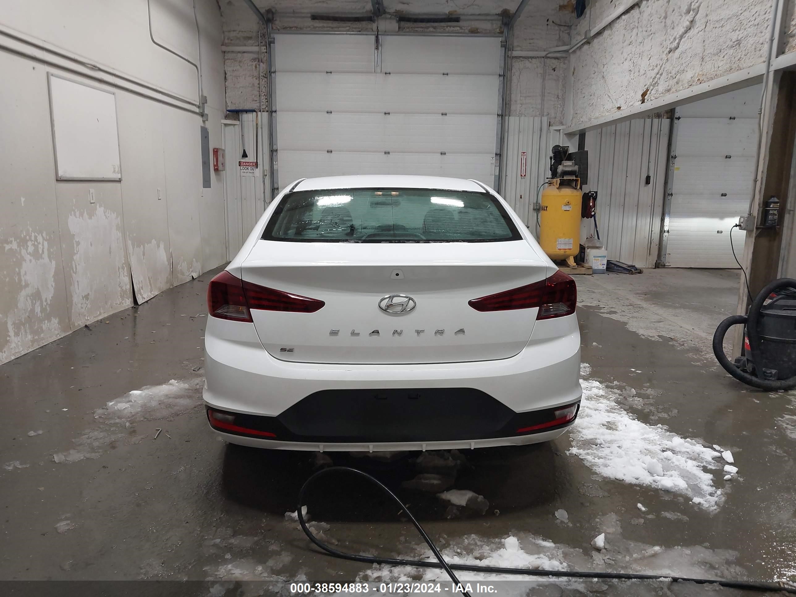 Photo 15 VIN: 5NPD74LF1KH471228 - HYUNDAI ELANTRA 