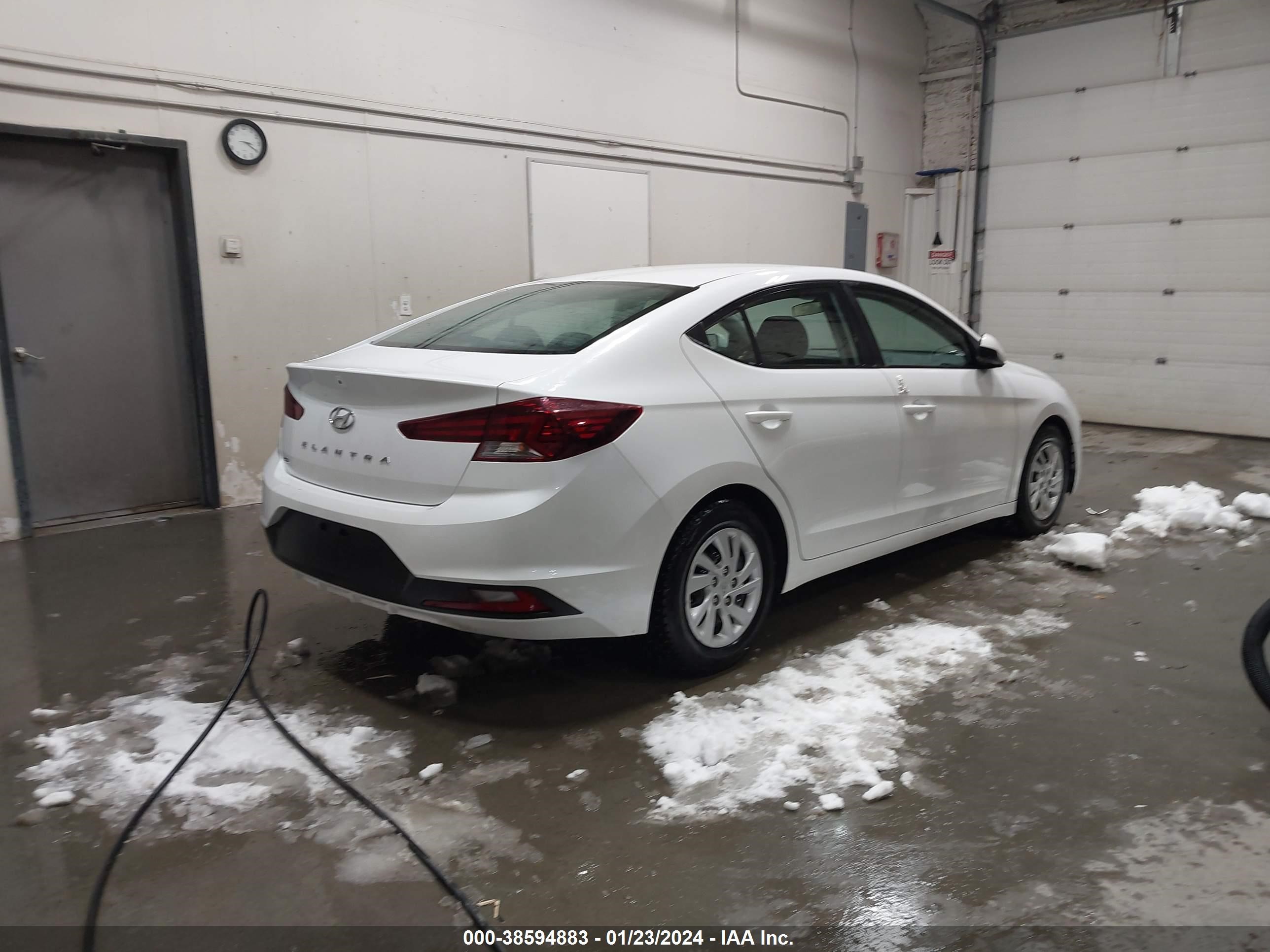 Photo 3 VIN: 5NPD74LF1KH471228 - HYUNDAI ELANTRA 