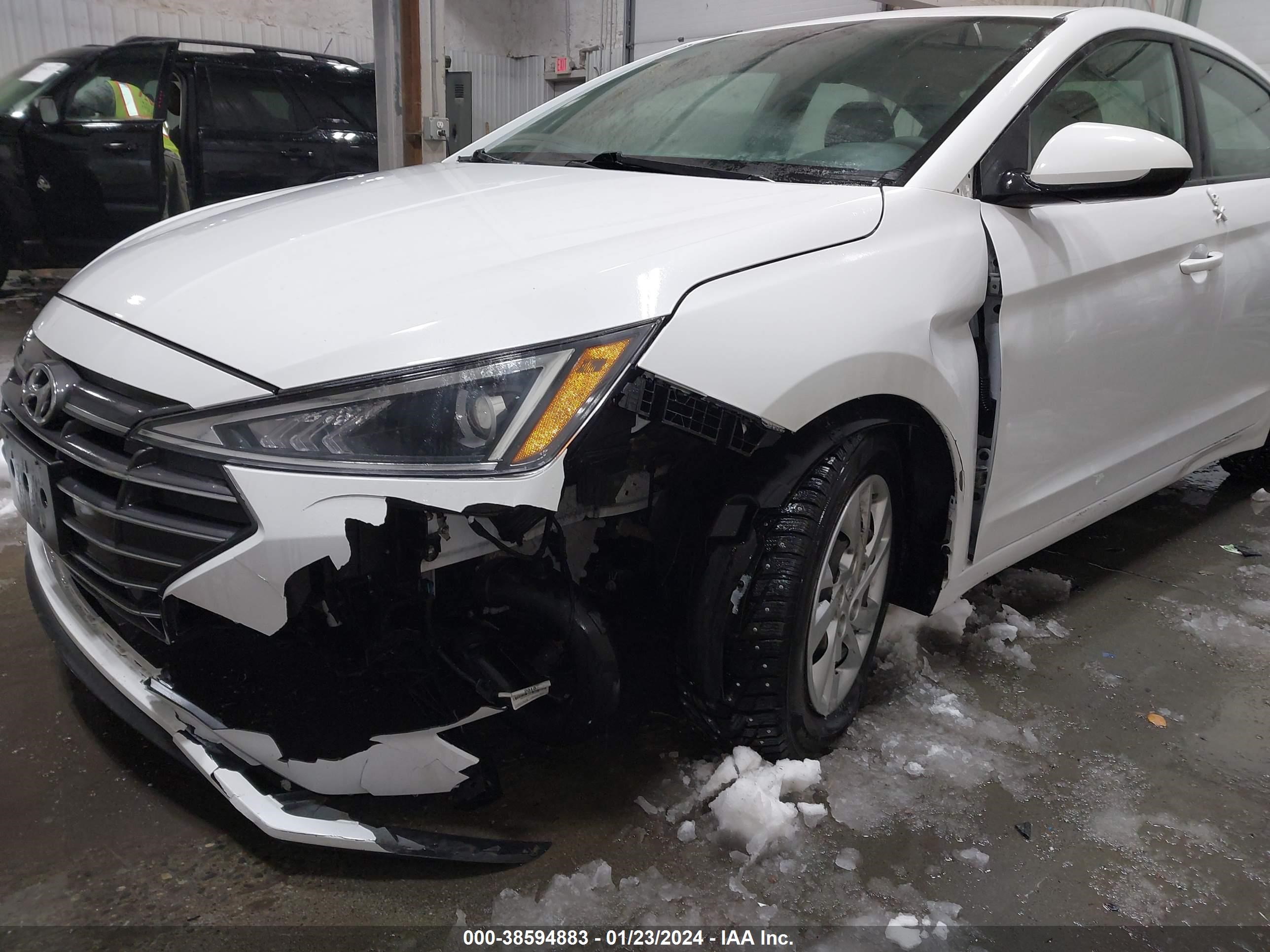 Photo 5 VIN: 5NPD74LF1KH471228 - HYUNDAI ELANTRA 