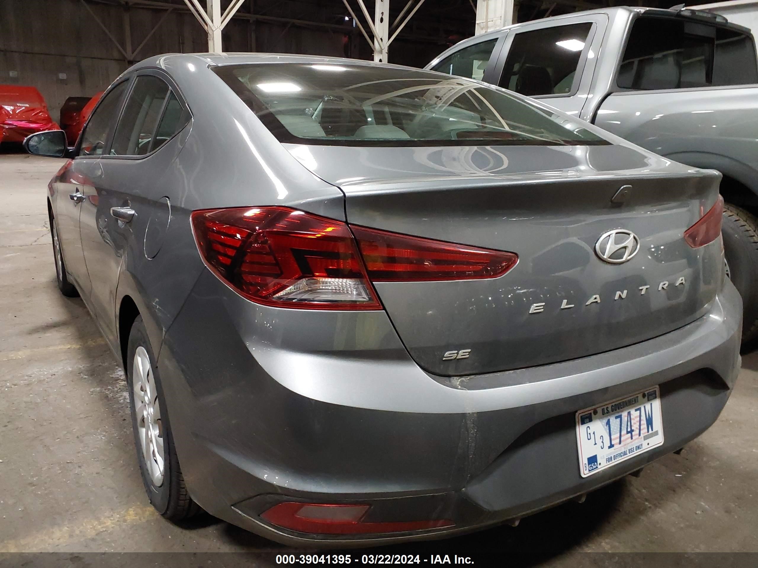 Photo 2 VIN: 5NPD74LF1KH497067 - HYUNDAI ELANTRA 