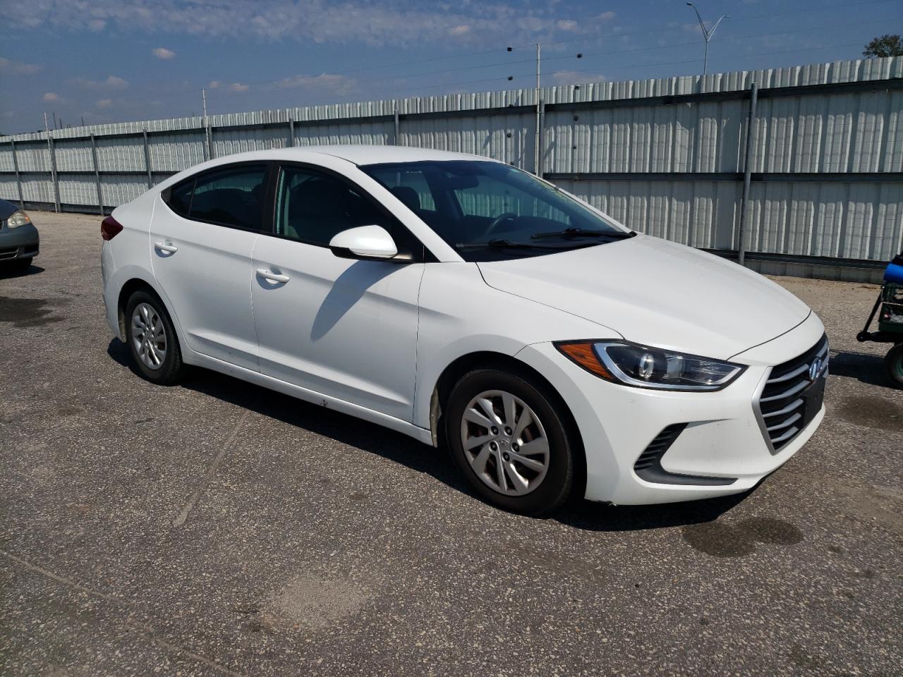 Photo 3 VIN: 5NPD74LF2HH081831 - HYUNDAI ELANTRA 