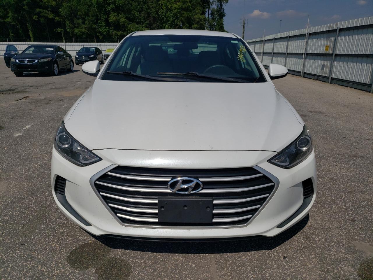 Photo 4 VIN: 5NPD74LF2HH081831 - HYUNDAI ELANTRA 