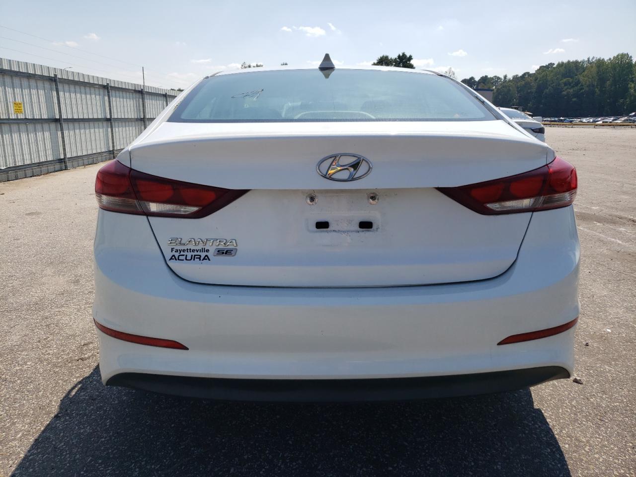 Photo 5 VIN: 5NPD74LF2HH081831 - HYUNDAI ELANTRA 