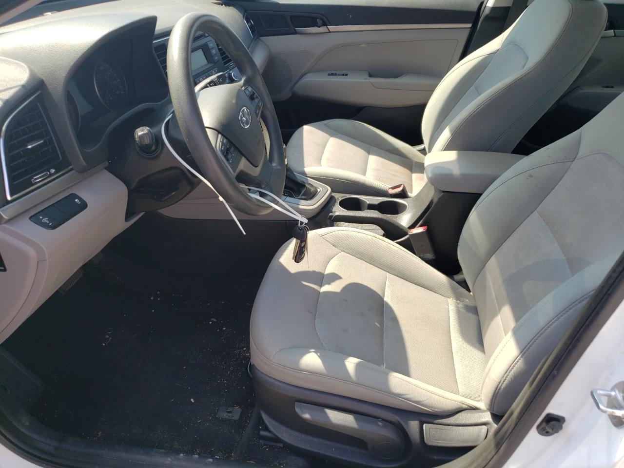 Photo 6 VIN: 5NPD74LF2HH081831 - HYUNDAI ELANTRA 