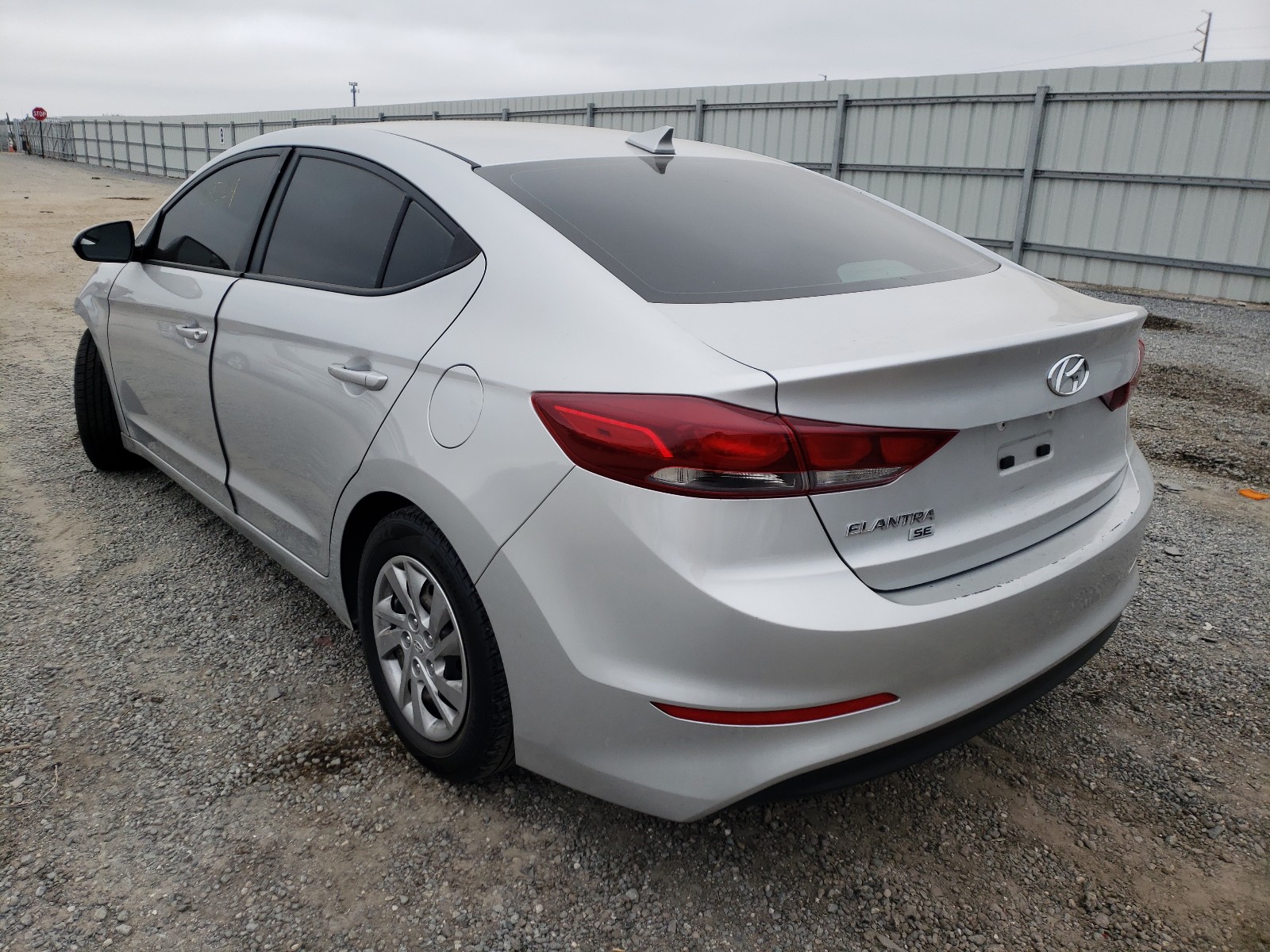 Photo 2 VIN: 5NPD74LF2HH204415 - HYUNDAI ELANTRA SE 