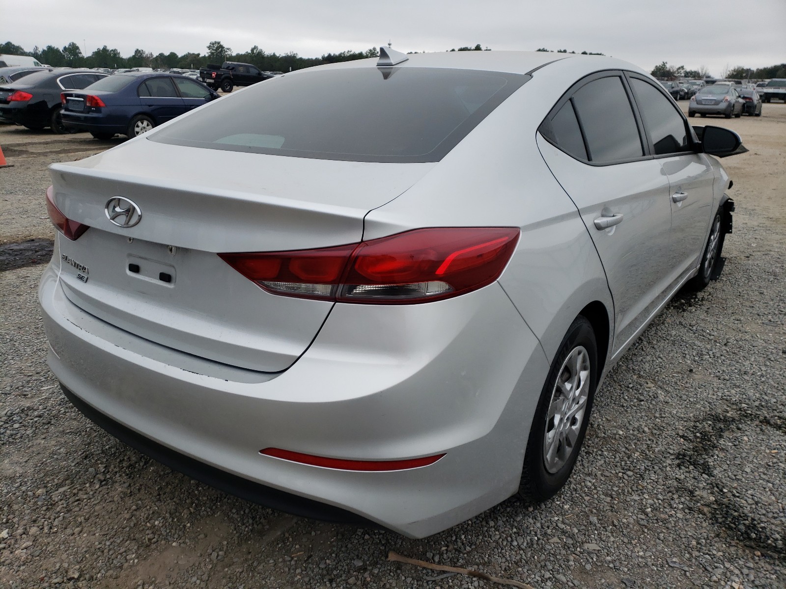 Photo 3 VIN: 5NPD74LF2HH204415 - HYUNDAI ELANTRA SE 