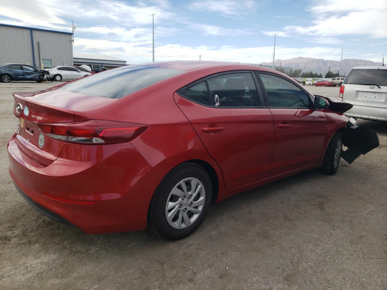 Photo 2 VIN: 5NPD74LF2JH271828 - HYUNDAI ELANTRA 