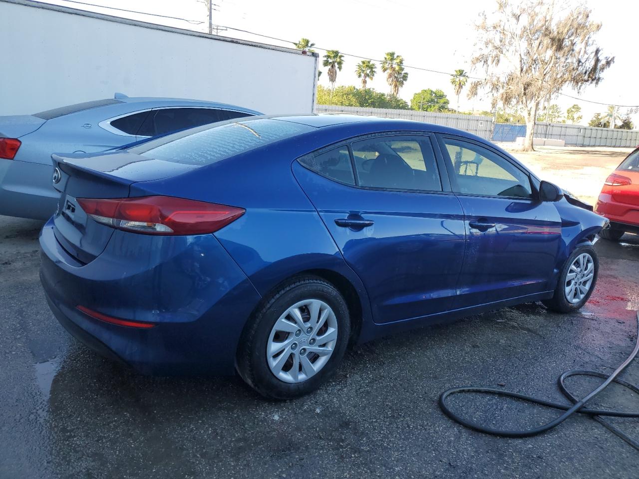 Photo 2 VIN: 5NPD74LF2JH280948 - HYUNDAI ELANTRA 