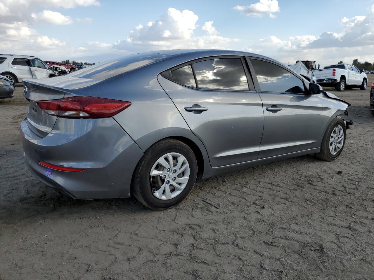 Photo 2 VIN: 5NPD74LF2JH332028 - HYUNDAI ELANTRA 