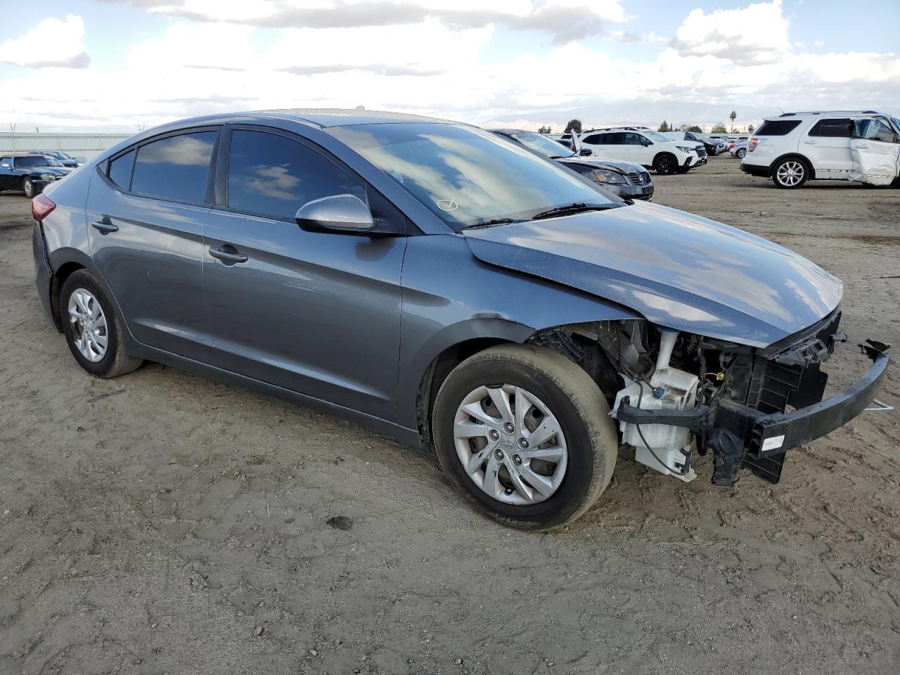 Photo 3 VIN: 5NPD74LF2JH332028 - HYUNDAI ELANTRA 