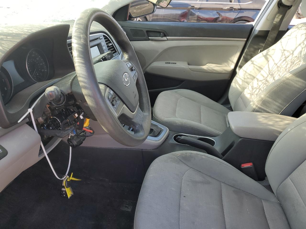 Photo 6 VIN: 5NPD74LF3HH063399 - HYUNDAI ELANTRA 