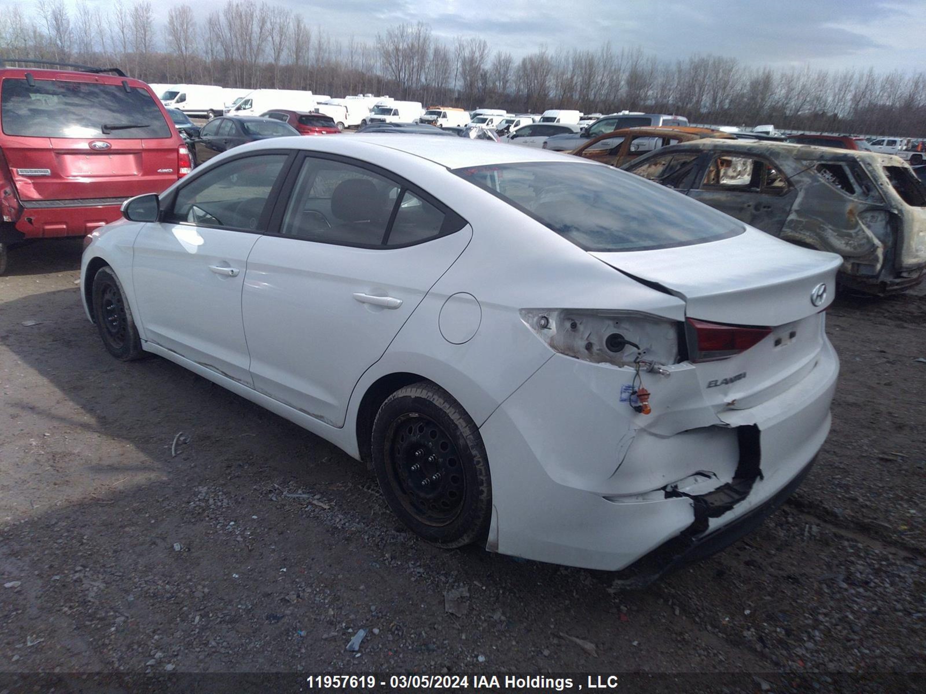 Photo 2 VIN: 5NPD74LF3HH162675 - HYUNDAI ELANTRA 