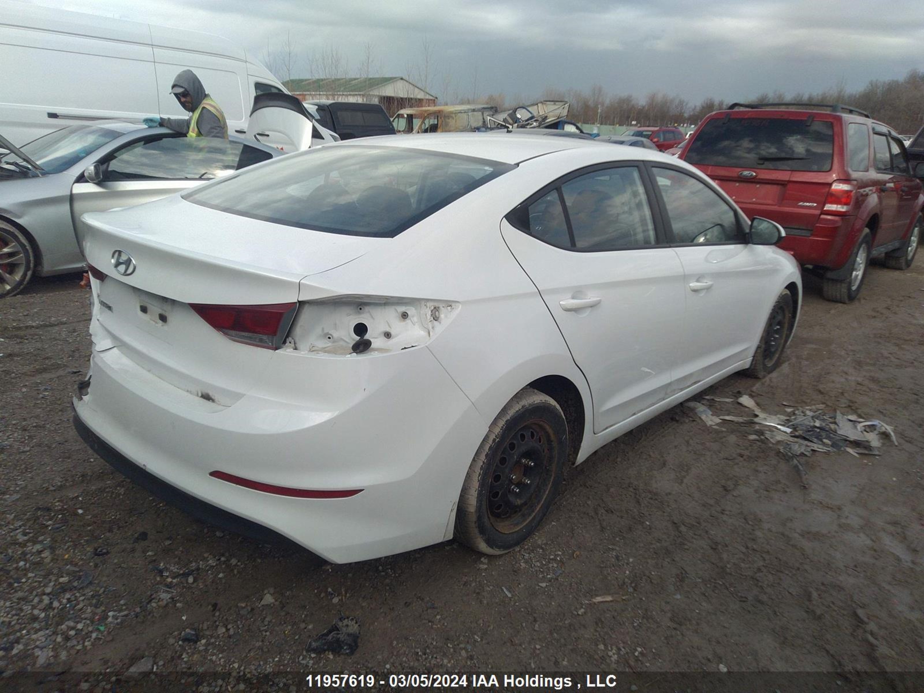 Photo 3 VIN: 5NPD74LF3HH162675 - HYUNDAI ELANTRA 