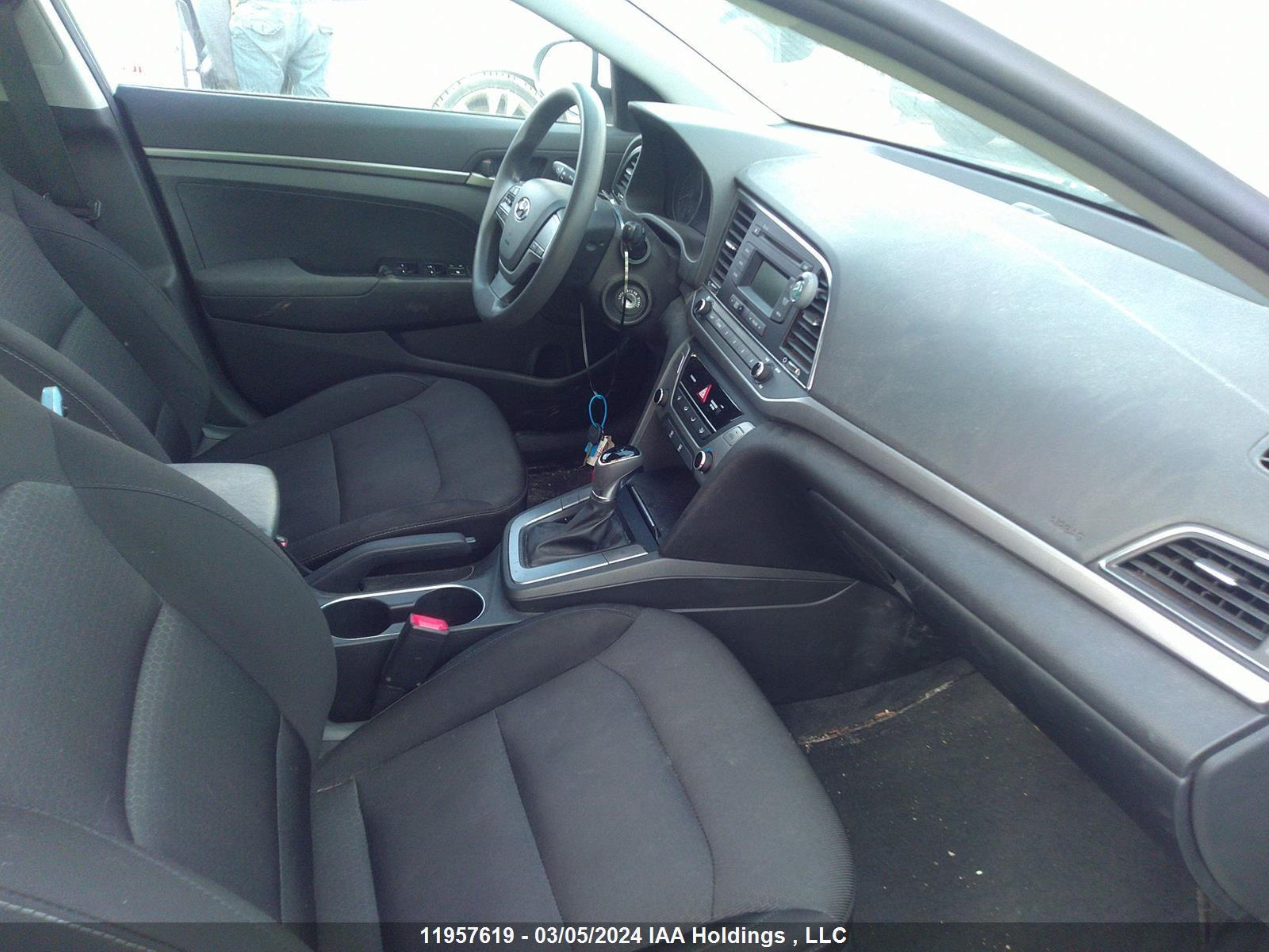 Photo 4 VIN: 5NPD74LF3HH162675 - HYUNDAI ELANTRA 