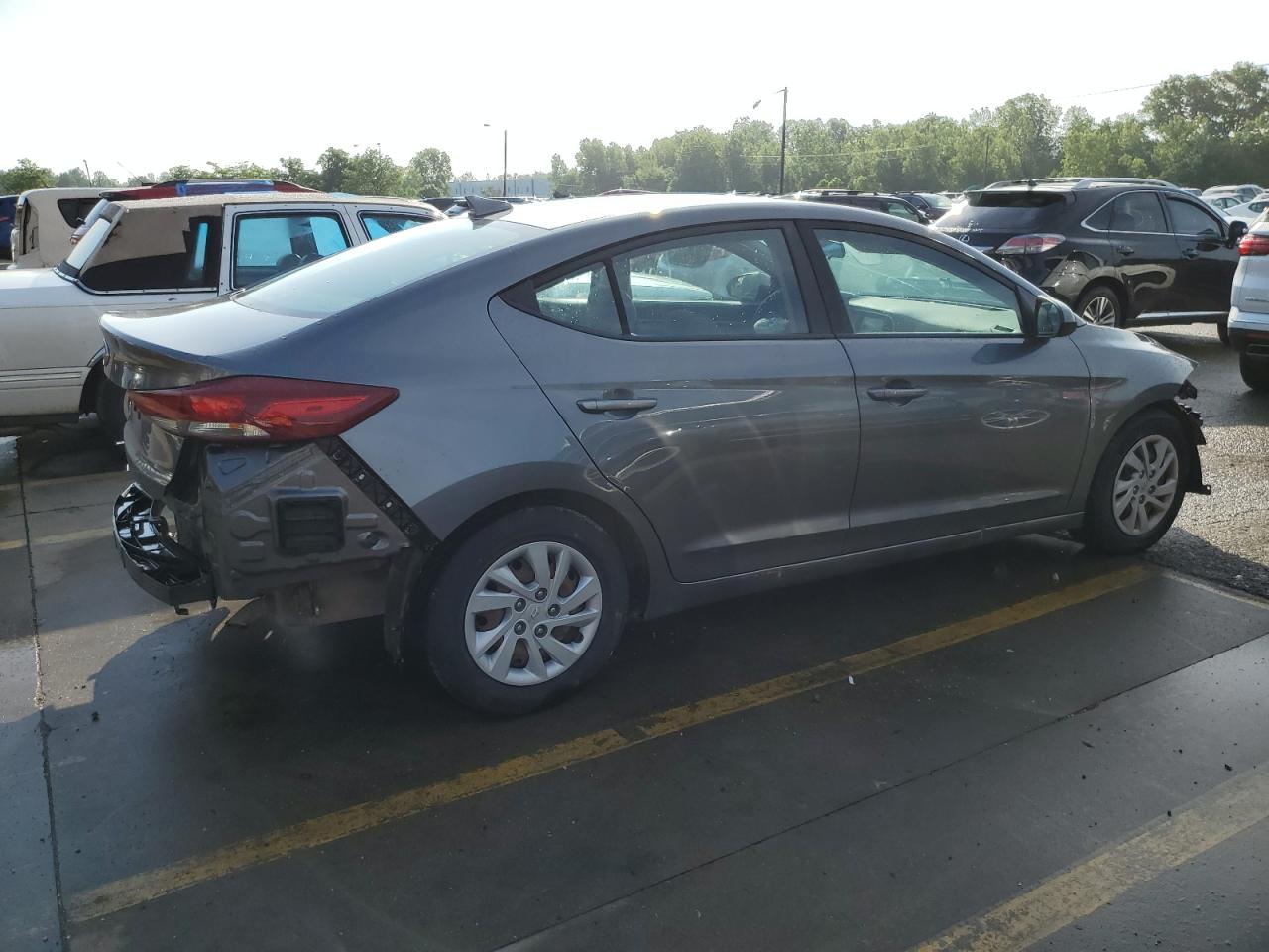 Photo 2 VIN: 5NPD74LF3JH386230 - HYUNDAI ELANTRA 