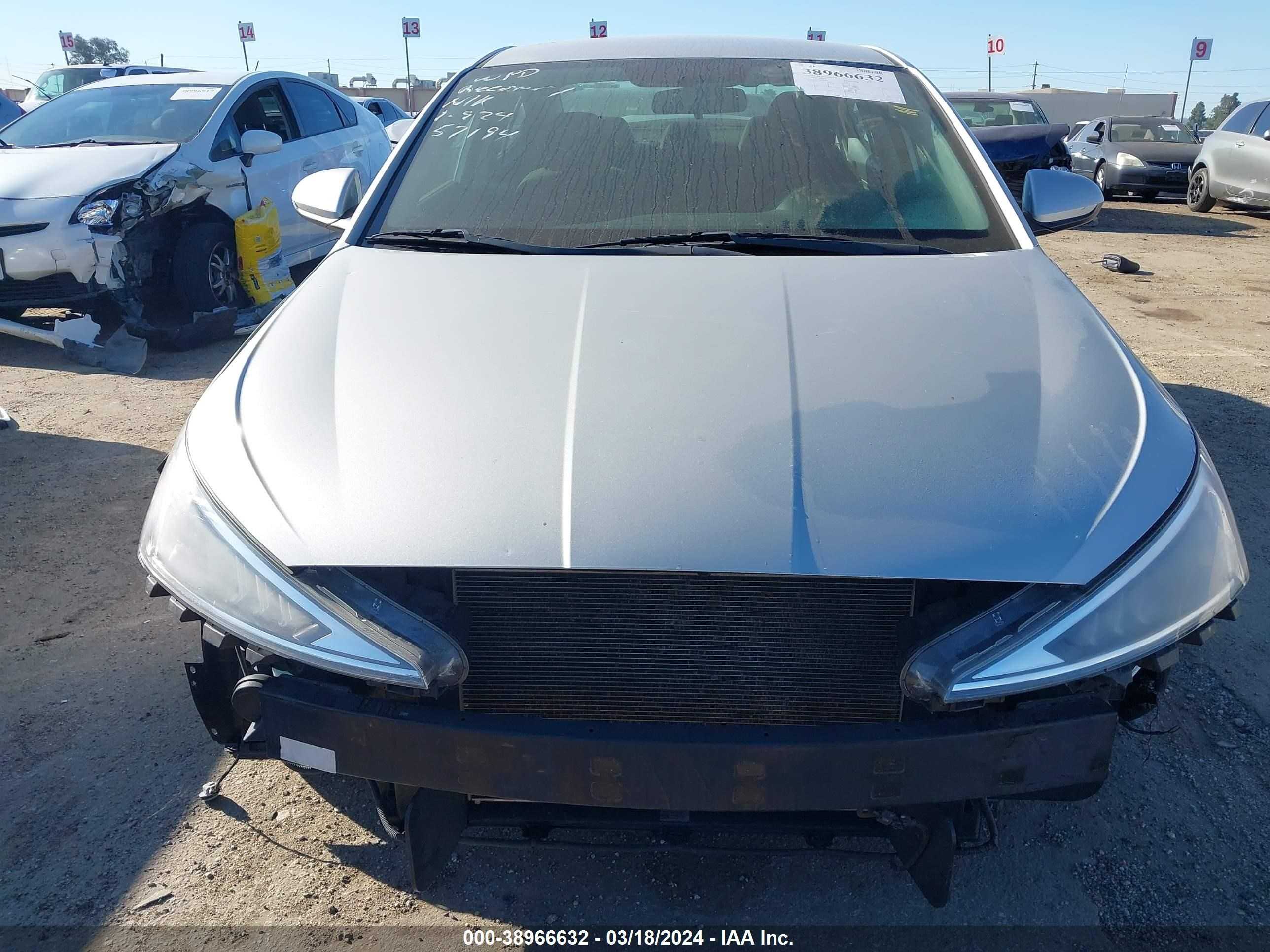 Photo 11 VIN: 5NPD74LF3KH406199 - HYUNDAI ELANTRA 