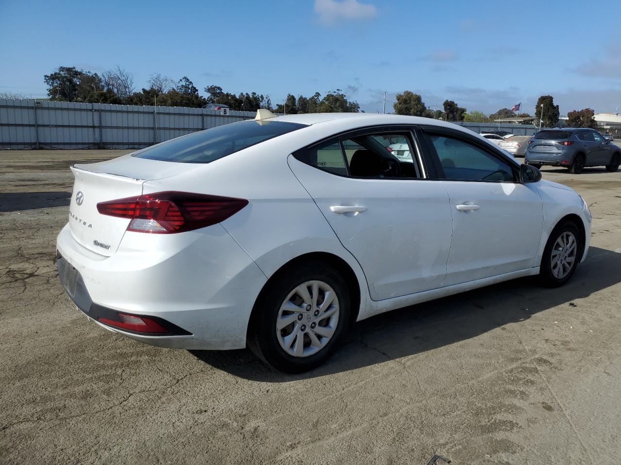 Photo 2 VIN: 5NPD74LF3KH426582 - HYUNDAI ELANTRA 