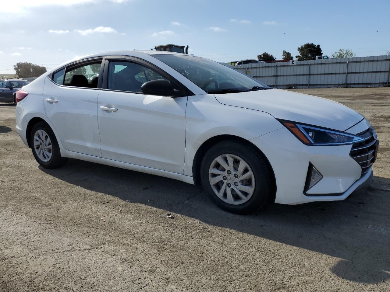 Photo 3 VIN: 5NPD74LF3KH426582 - HYUNDAI ELANTRA 