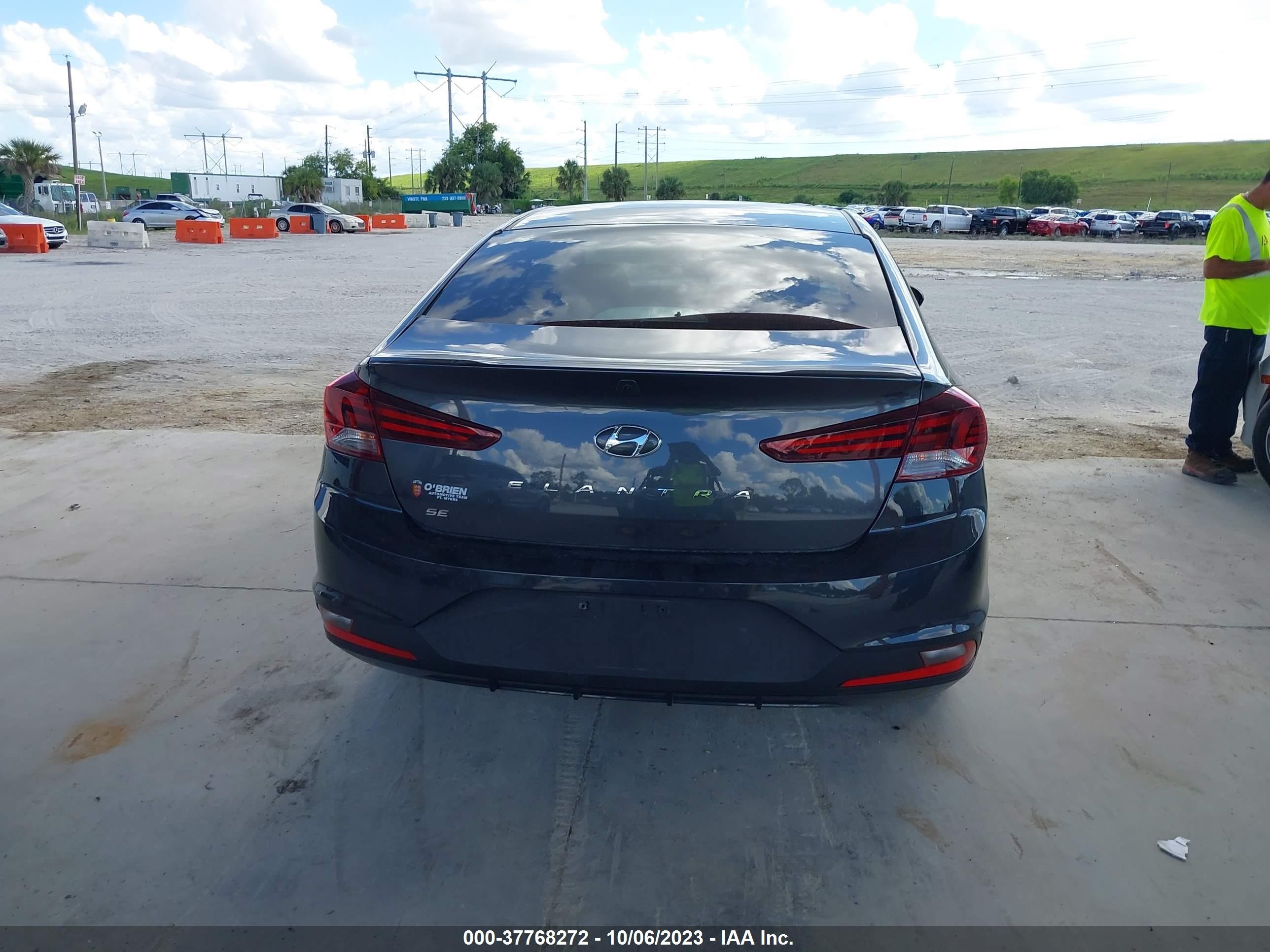 Photo 15 VIN: 5NPD74LF3LH560574 - HYUNDAI ELANTRA 